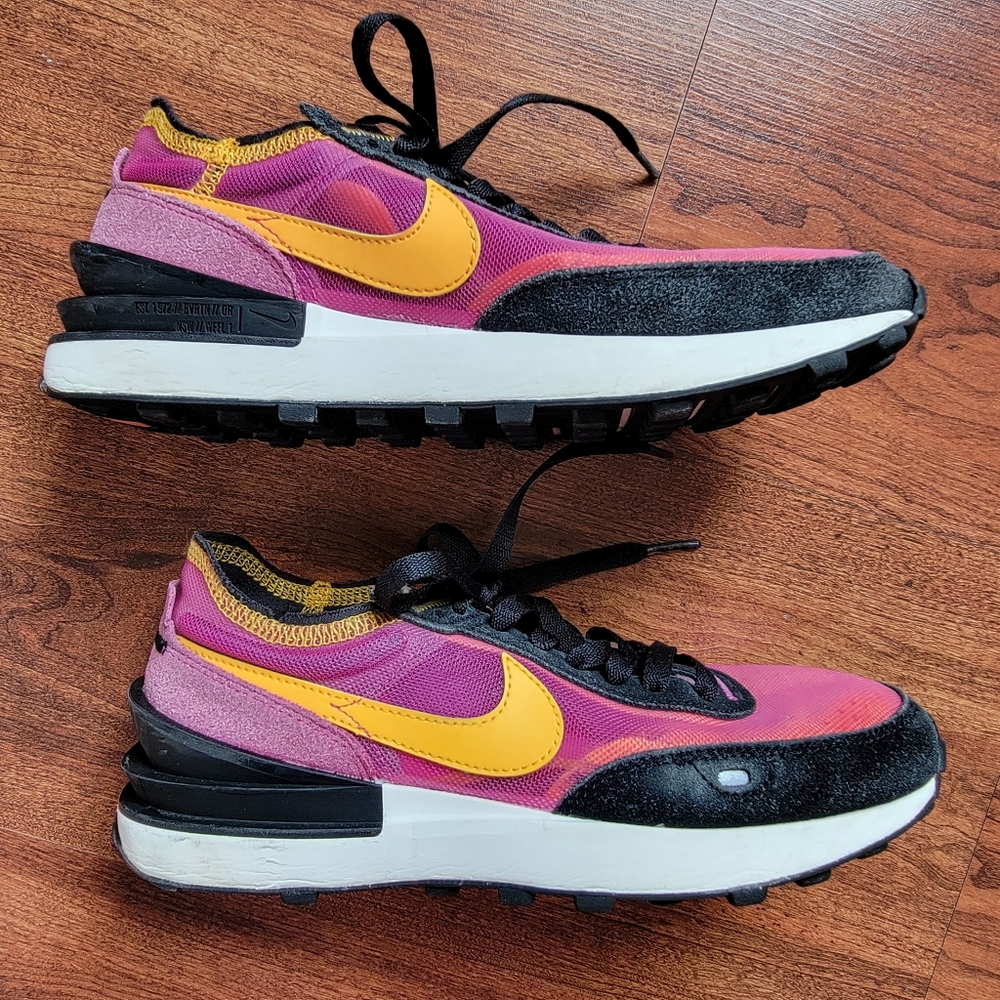 🔥SALE🔥 NIKE Waffle One Active Fuchsia Women Size 7